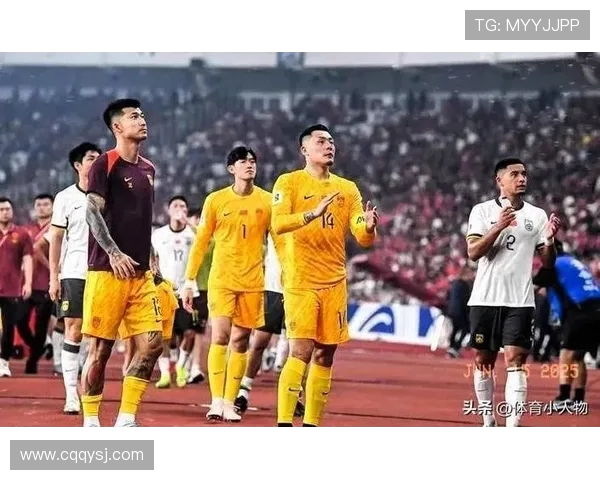 上海足球队配合引发热议球迷与专家对战术争论不休